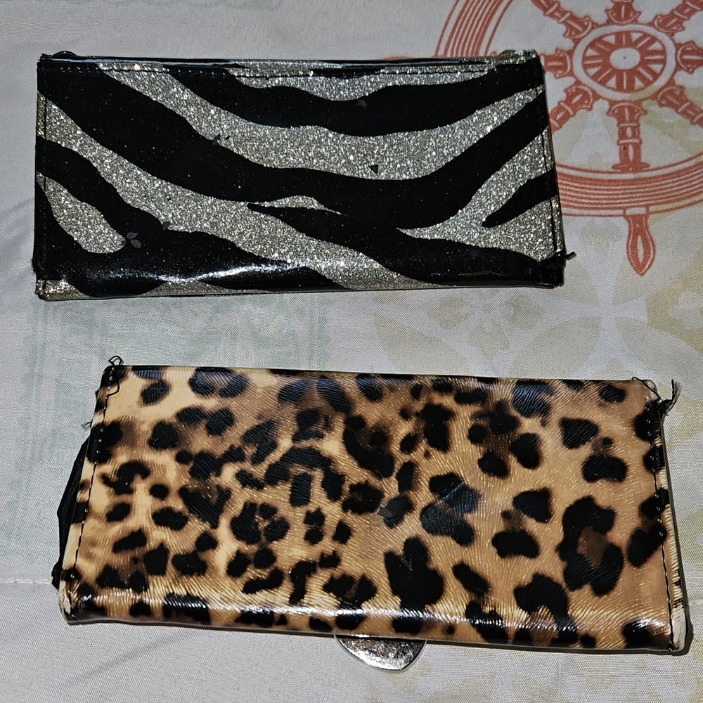 Free Bundle Item- 2 Trifold Wallets - image 3